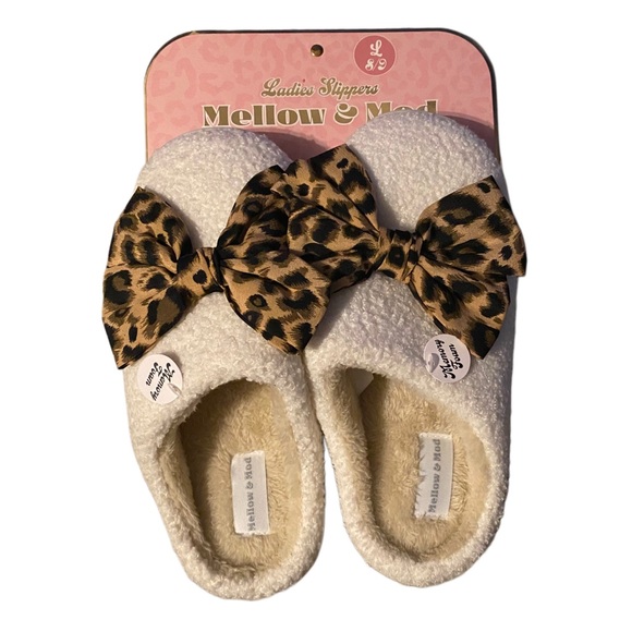 Mellow & Mod Shoes - Mellow & Mod Memory Foam Slippers w/ Leopard Print Bow